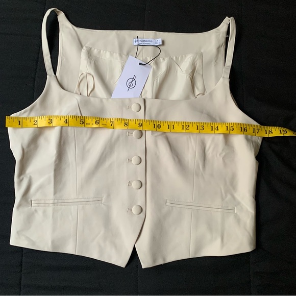Stradivarius Formal top with buttons L in Ecru NWT Vest - Picture 3 of 5